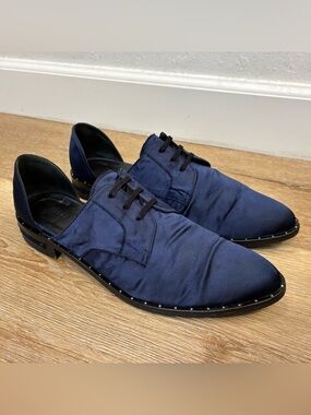 Freda Salvador Wit Satin Navy Blue Flats Women’s Shoes Size 11 
Good Condition